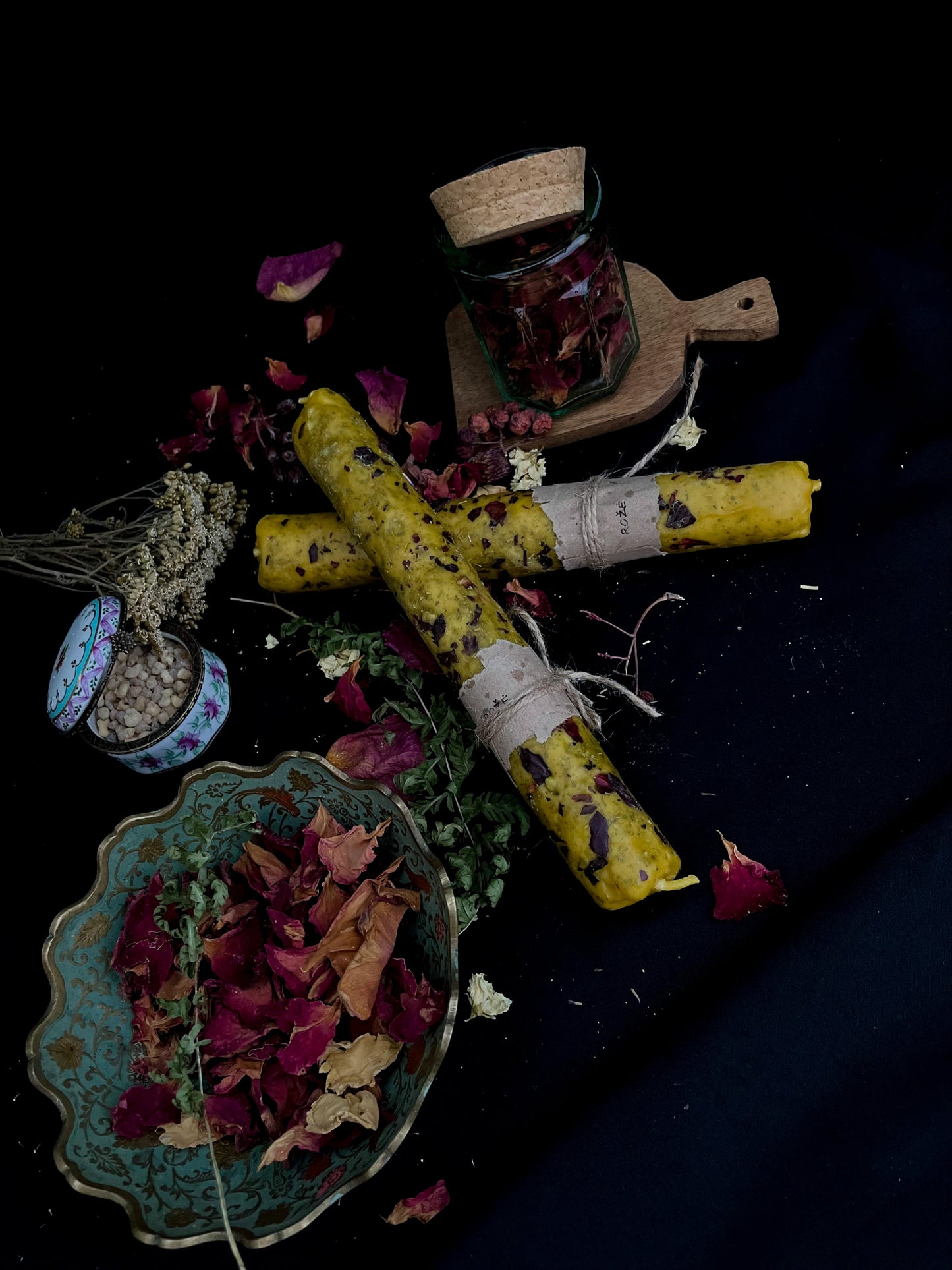 Beeswax candle with rose