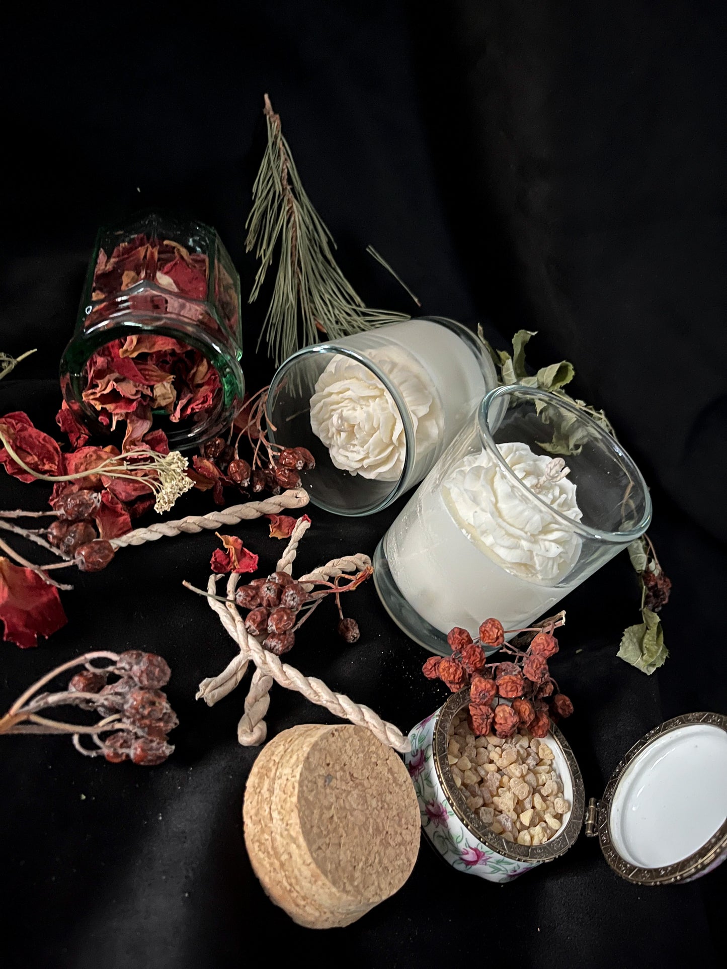 Stiklinė sojų vaško žvakė su rožių kvapu