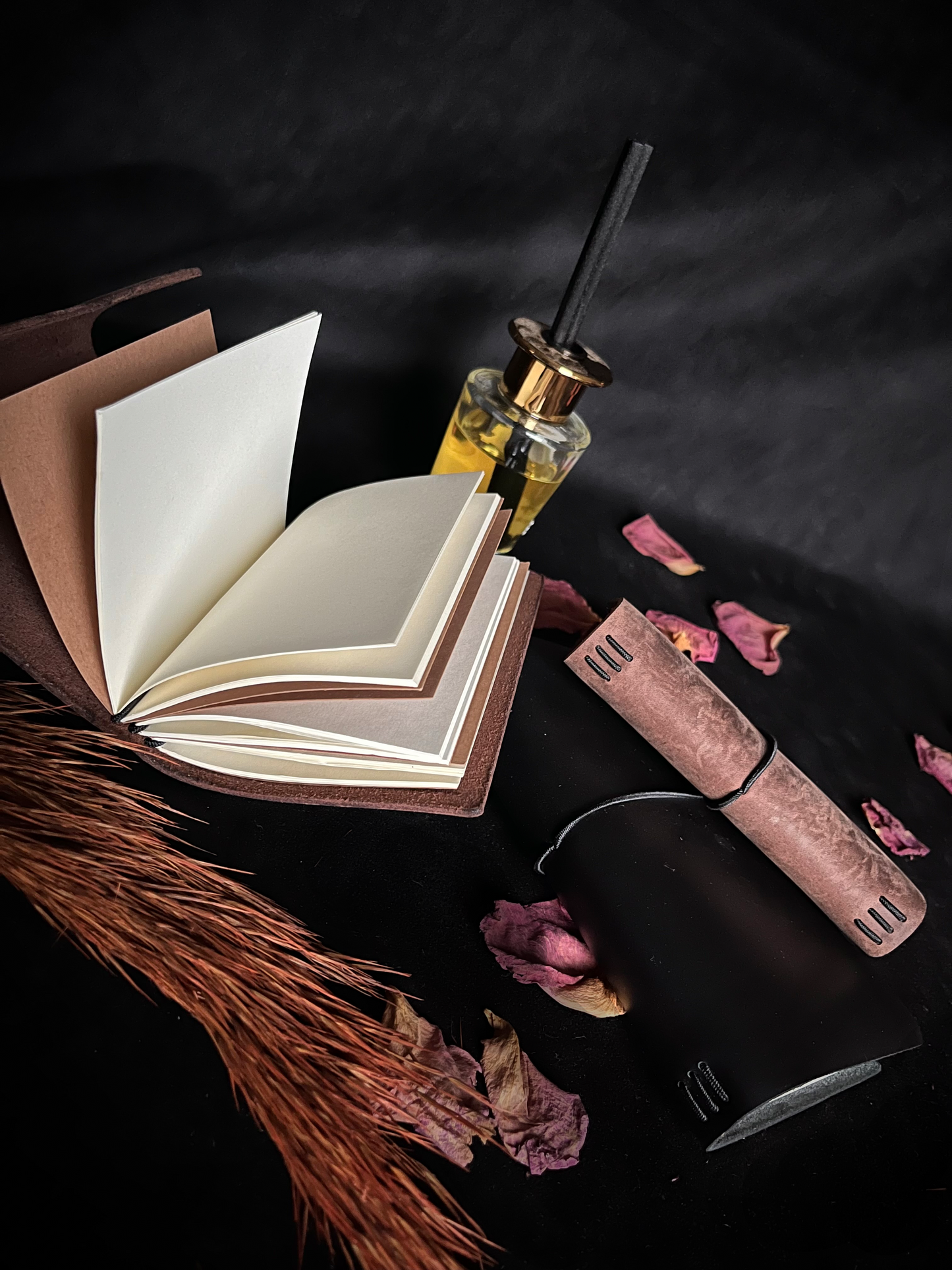 Mažos odinės užrašinės