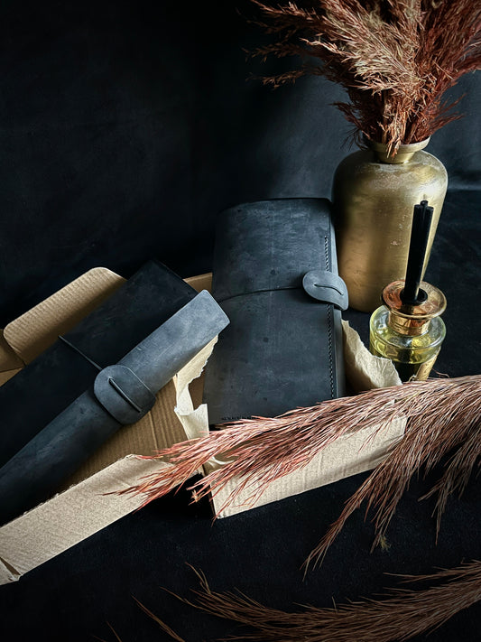 Juoda odinė užrašinė