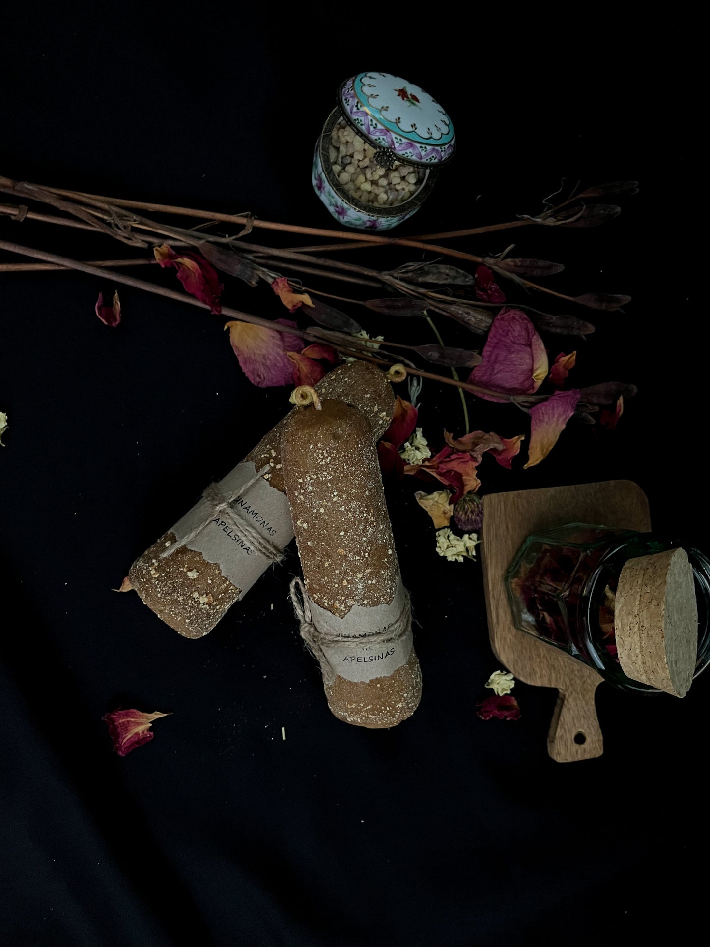 Bičių vaško žvakė su cinamonu ir apelsinu