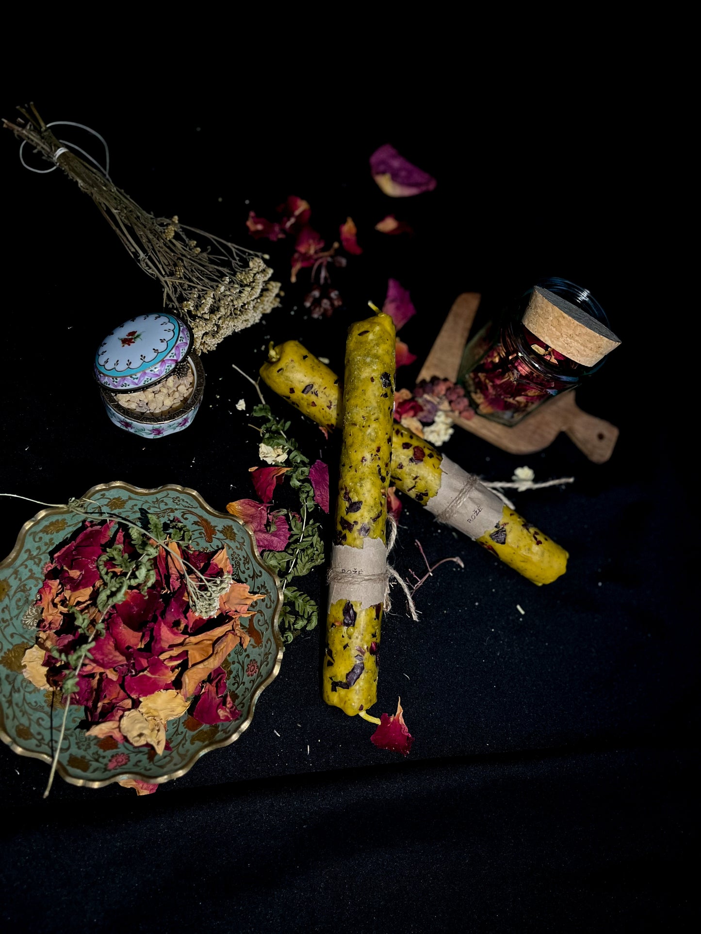 Beeswax candle with rose