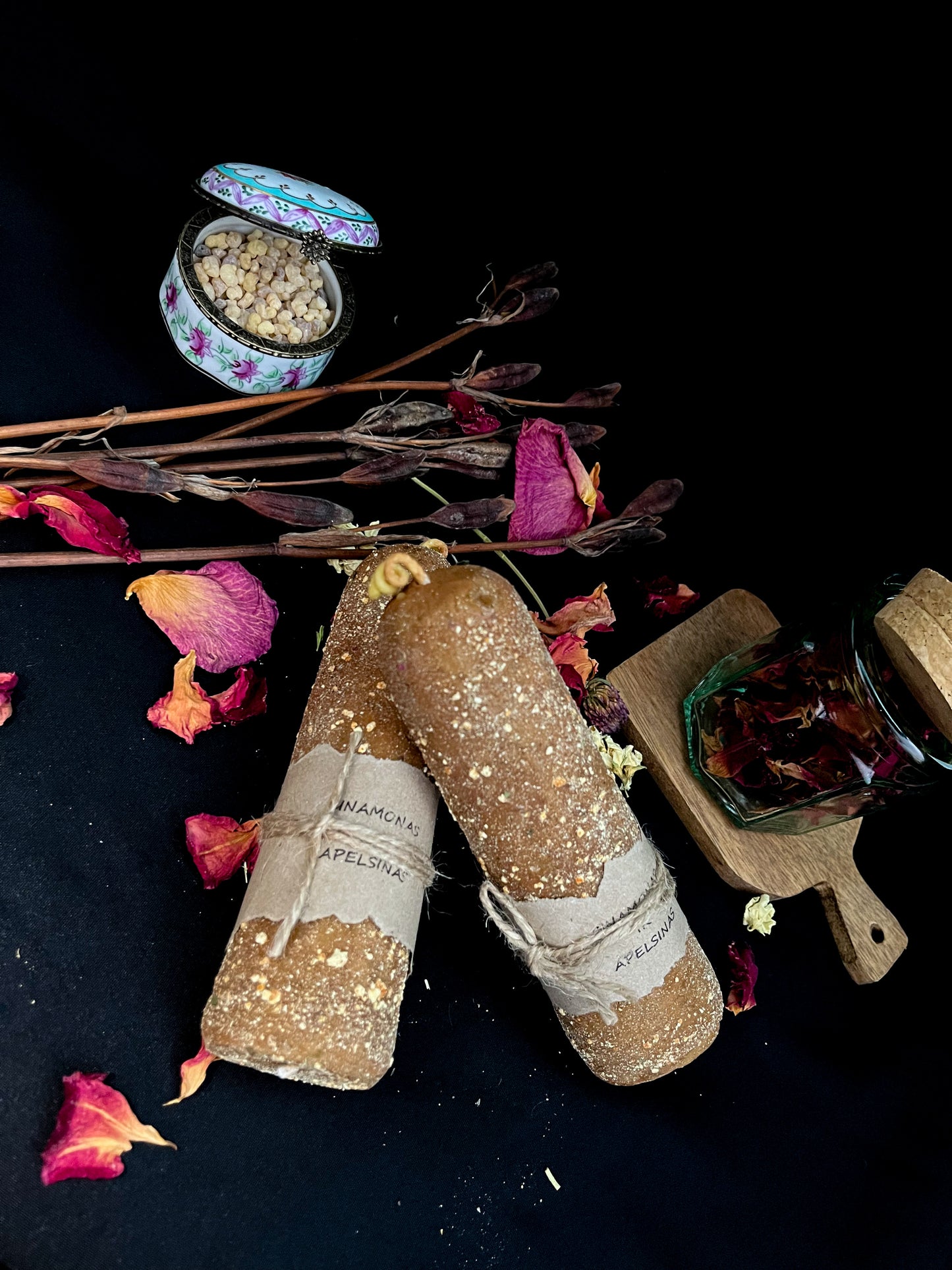 Bičių vaško žvakė su cinamonu ir apelsinu