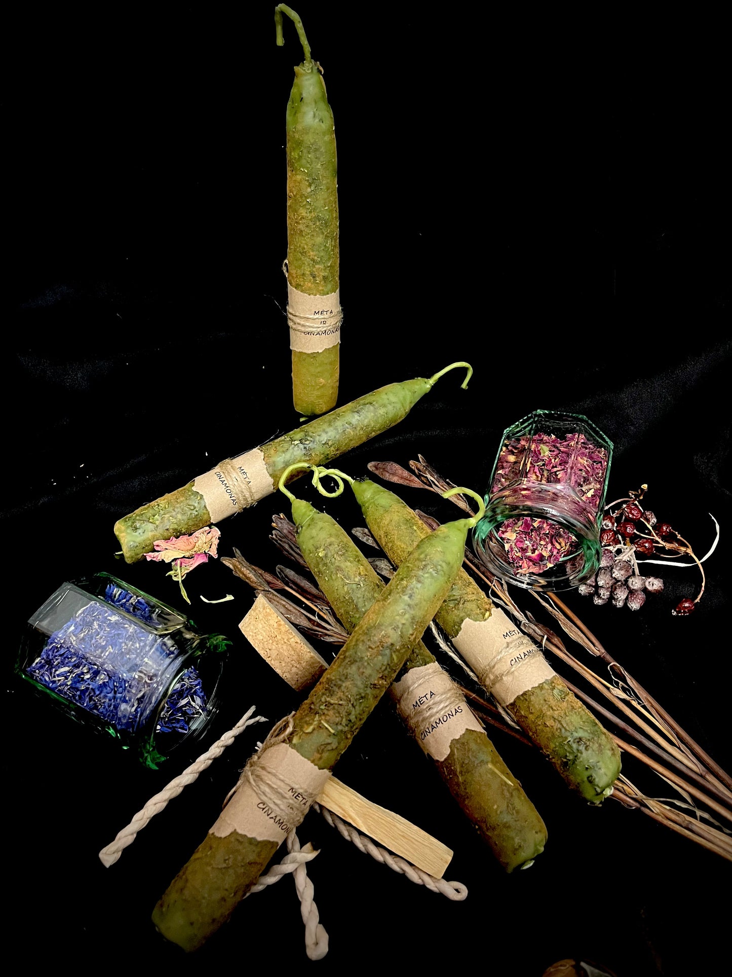 Bičių vaško žvakė su mėta ir cinamonu