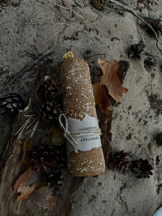 Bičių vaško žvakė su cinamonu ir apelsinu