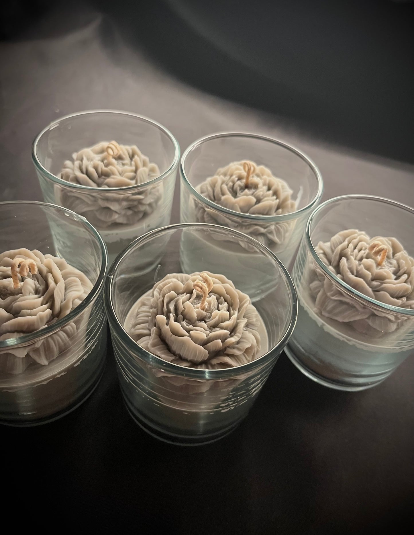 Stiklinė sojų vaško žvakė su tabako aromatu