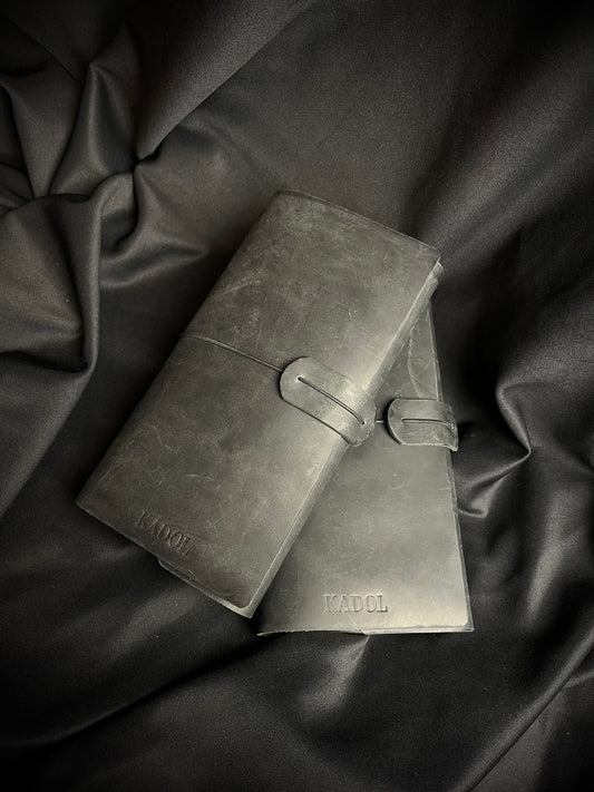 Juoda odinė užrašinė