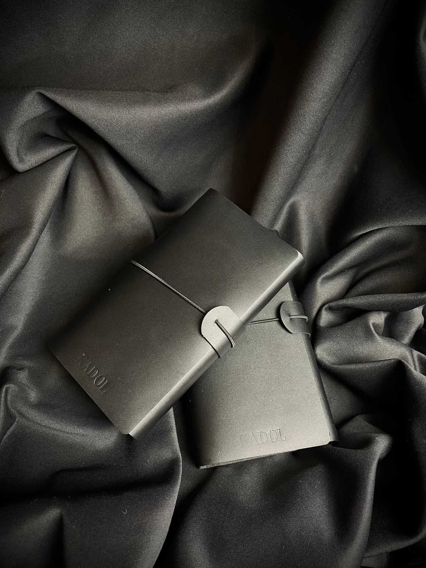 Mažos odinės užrašinės