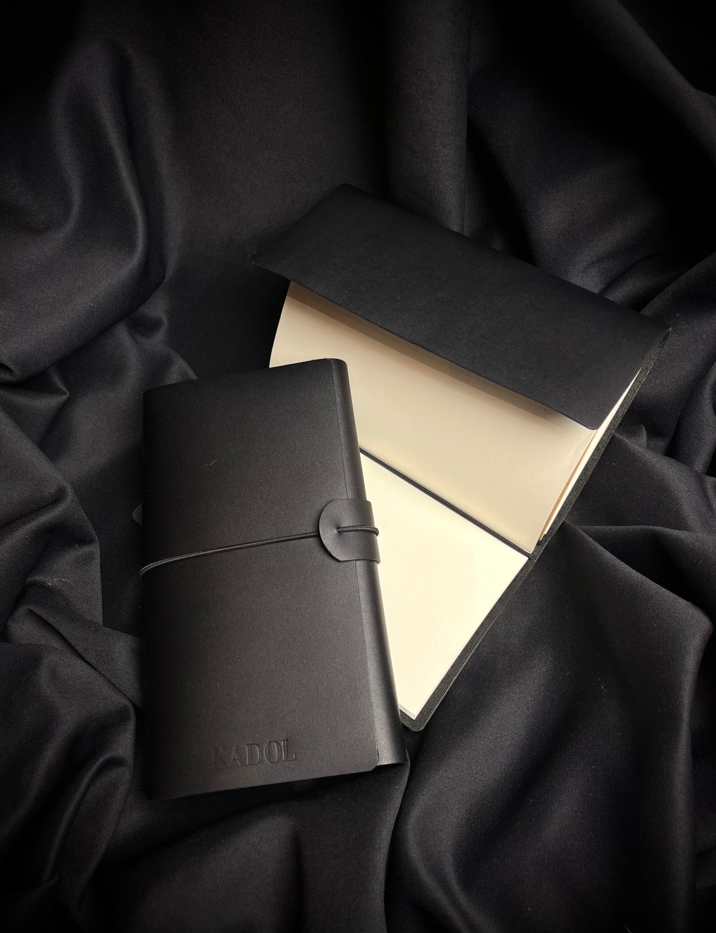 Mažos odinės užrašinės